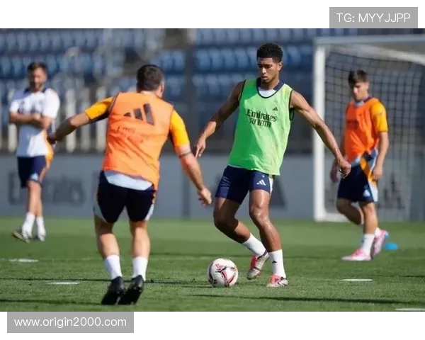 贝林厄姆晒楚阿梅尼最佳居中