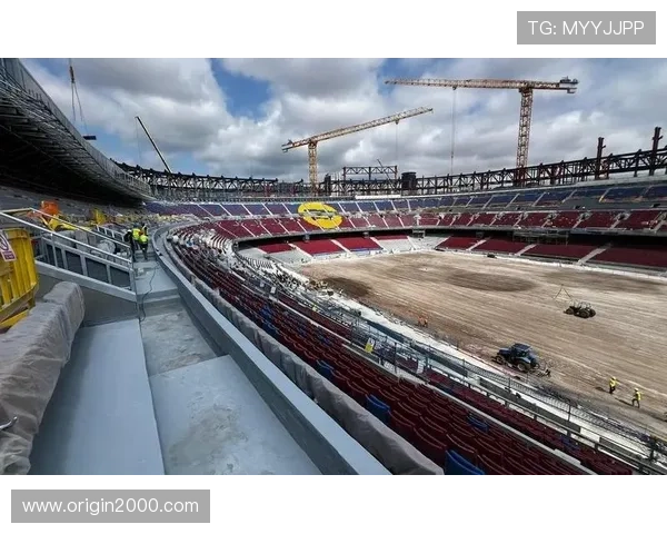 诺坎普第三层看台顶部支撑完成